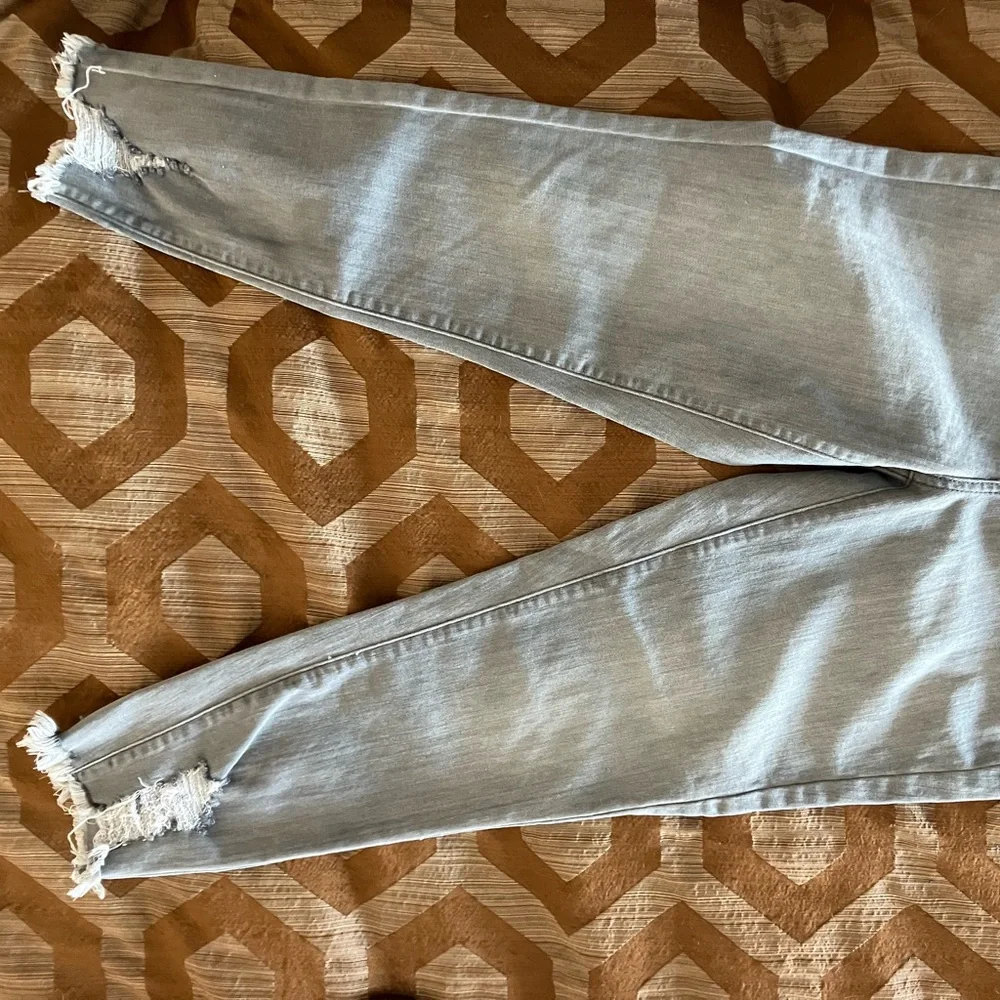 Universal Thread Cropped Jeans - Picture 1 of 3